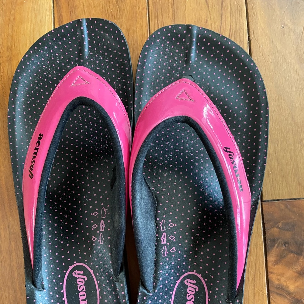 Aero Soft flip flop with small heel